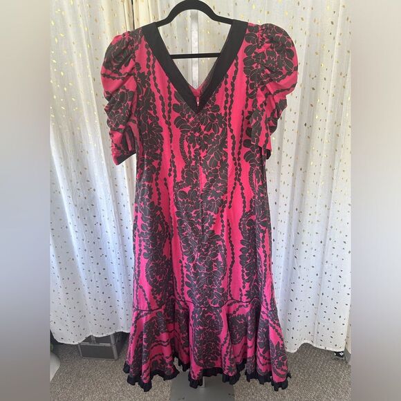 Hilo Hattie Hawaiian Vintage Lei Strand Puff Sleeve Flounced Ruffle Hem Muʻumuʻu - Picture 4 of 6